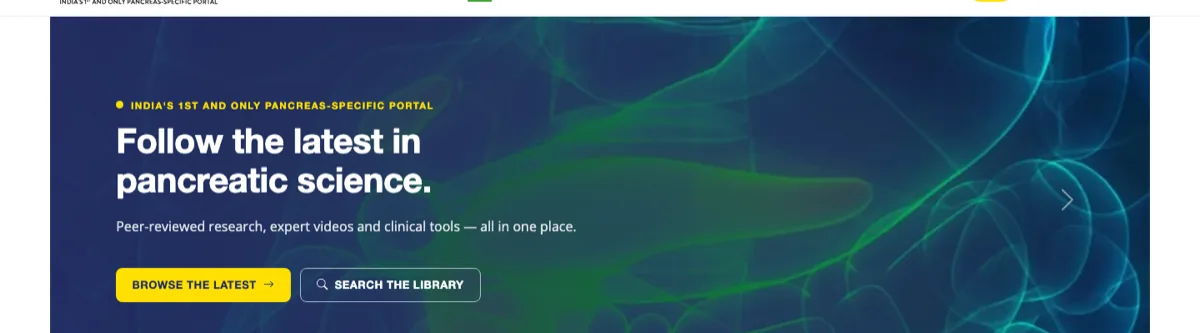 Héro du site Pancreoscopie : « Follow the latest in pancreatic science » sur fond navy aux formes organiques vertes